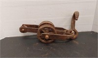 Vintage cast iron two wheel pulley barn tackle