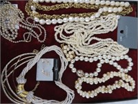 TRAY OF FASHION JEWELLRY (NECKLACES & EARRINGS)
