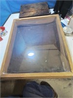 Travelling wood and glass portablel display case