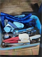 LOT OF ASSORTED KITCHEN TOOLS