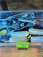 LOT OF ASSORTED BAKING TOOLS