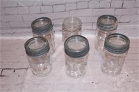 6 Mason Jars w / lids