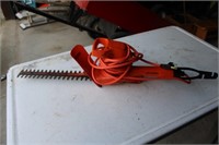 Black & Decker Hedge Trimmer & Cord 13"