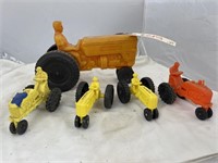 5 pcs Plastic Men on Tractors