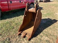 GEITH HD49 24" BUCKET, 216637, TO FIT DEERE 200 W/