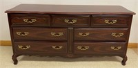 PRETTY FRENCH STYLE SEVEN DRAWER CHEST