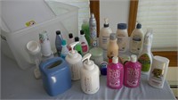 tote/lid, shampoos, sunblock