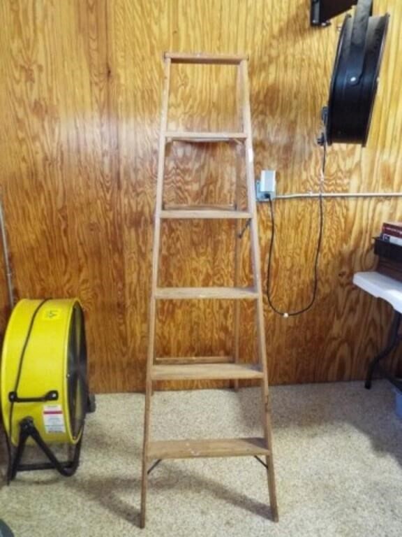 5 1/2 Feet Wooden Ladder