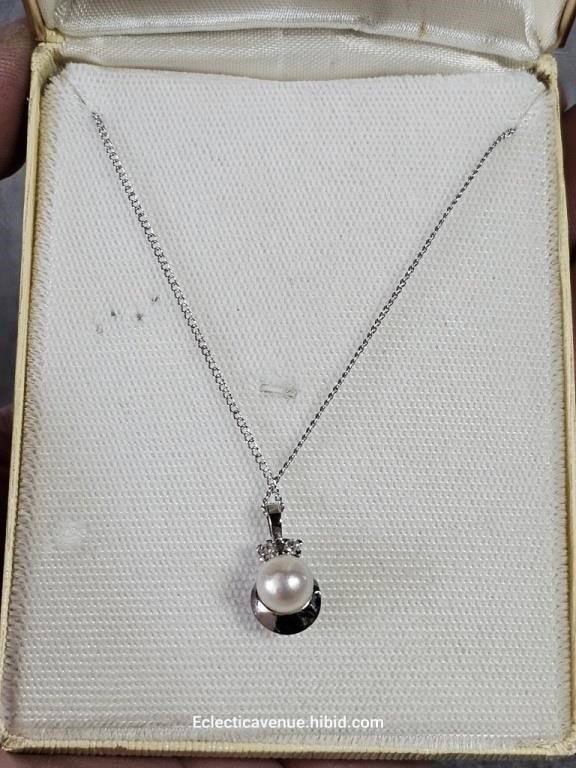 14kt White Gold Necklace & Pearl / Diamond Pendant