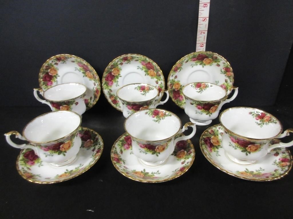 6 ROYAL ALBERT 'OLD COUNTRY ROSE' CUPS & SAUCERS