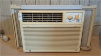 GE room air conditioner w/remote