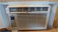Artic King window type air conditioner w/remote