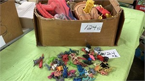 Box assorted toys, several mini figures