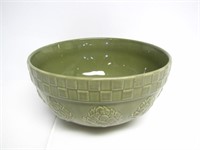 SIGNATURE HOUSEWARES "HOME GROWN" CERAMIC BOWL