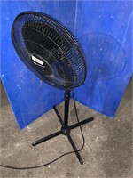 Electric pedestal fan - works