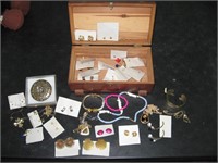 SMALL WOOD CHEST OF JEWELRY