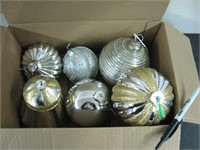 LARGE CHRISTMAS ORNAMENTS