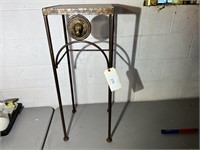 WROUGHT IRON STYLE PLANT STAND