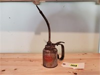 Vintage oil can