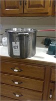 STAINLESS STEEL POT W/ BASKET AND LID