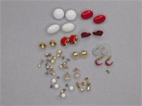 Pierced earrings: red - white - pearl