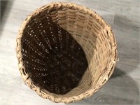 ANTIQUE FEATHER BASKET WITHOUT THE TOP