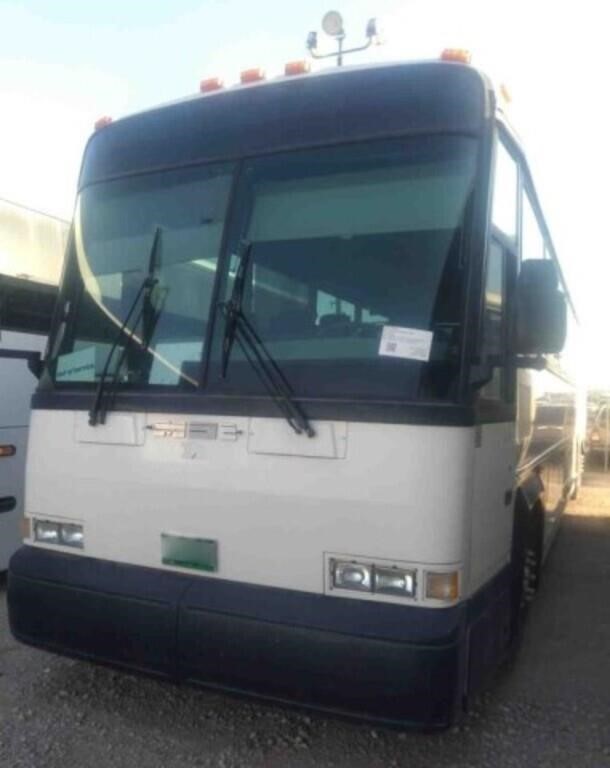 2003 Motor Coach Industries Bus - EXPORT ONLY (CA)