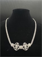 Beautiful Rhinestone Bow Necklace 10.5"