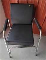 Chair (needs screws)