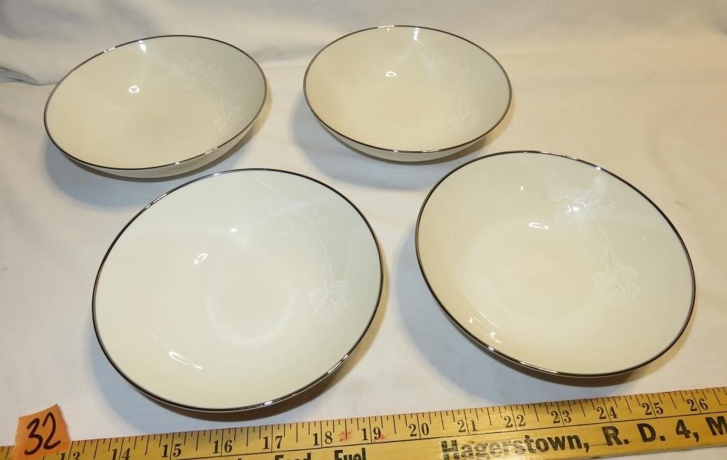 4 NORITAKE White Knight Bowls