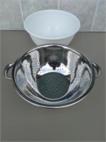 D5) Colander and Large Bowl