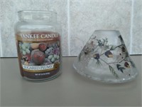 D5) Sugar Plum Yankee Candle with Globe