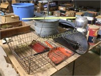 Lot misc, wire basket, 2 dust pans, log holder,