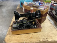 Vintage Singer sewing machine in case
