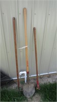 SHOVEL/ EDGER LOT