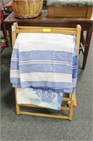 TOWEL DRYING RACK WITH KITCHEN TOWELS