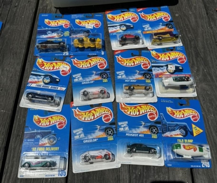 Hotwheels on Cards in Tote