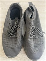 Used $46 Mens Running Shoes, 15 size