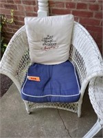 WHITE WICKER CHAIR W/ CUSHIONS