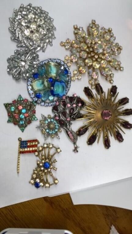 Lot of flashy rhinestone brooch pins