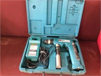 MAKITA 6095D DRILL WITH CASE AND CHARGER