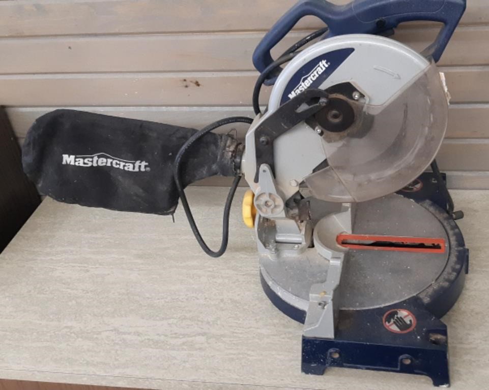 Mastercraft 8 1/4 compound mitre saw working fine