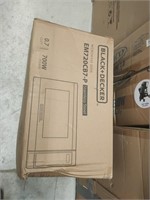 BLACK+DECKER EM720CB7 Digital Microwave Oven with