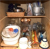 Kitchen Cupboard Lot: Pyrex Bake-A-Round +