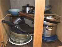 Kitchen Cupboard Lot: Pots & Pans