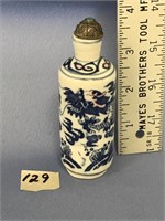 Impressive porcelain snuff bottle, has dragon in b
