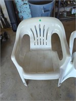 4 plastic chairs