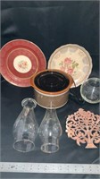 Vintage plates, slow cooker, not tested, lamp