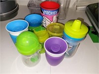 Lot child's plastic cups