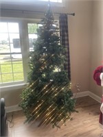 7 foot tall Christmas tree pre-lit - some work